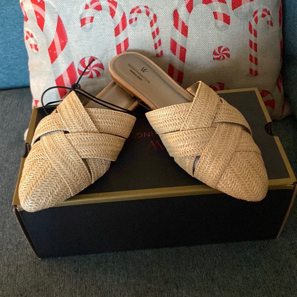 Worthington flats beige